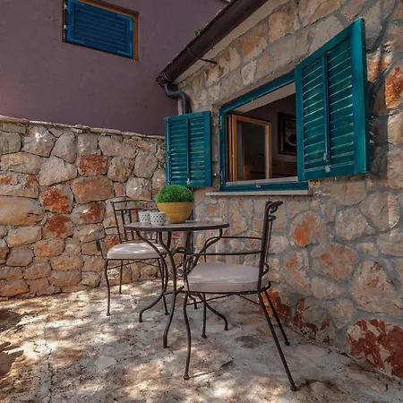Holiday home 5 Bedroom Stunning In Milna (Brac)