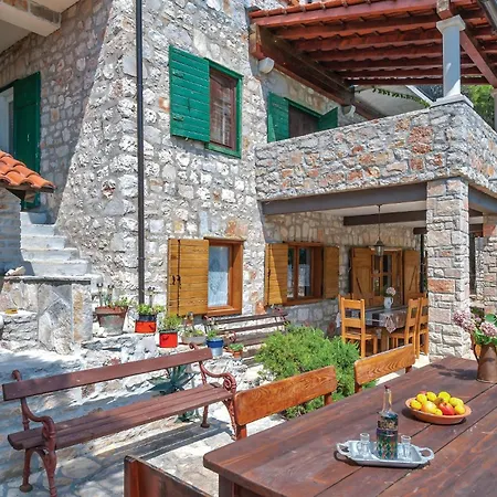 Holiday home 5 Bedroom Stunning In