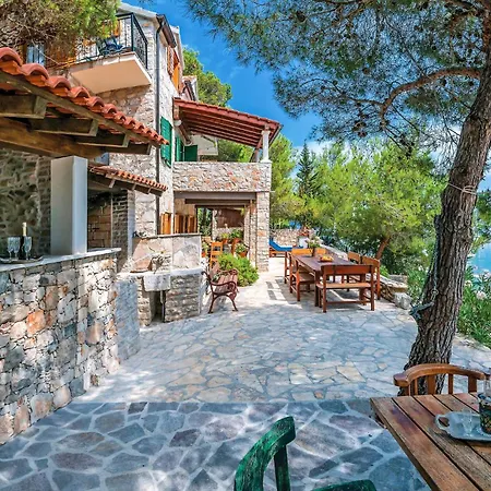 5 Bedroom Stunning In *